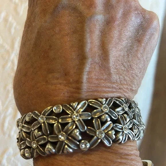 BRIGHTON Oval Daisy Bangle - Picture 8 of 10